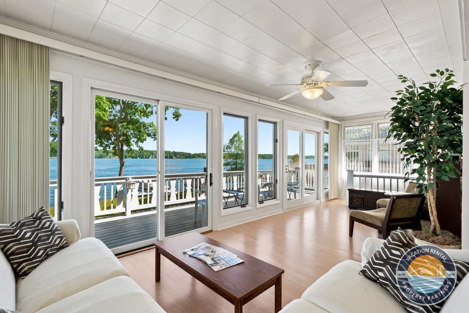 Lake Delavan Lakefront Home Pier Sleeps 6 House in Wisconsin