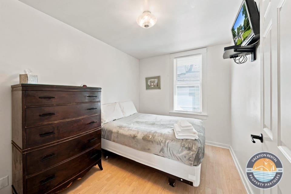 Lake Delavan Lakefront Home Pier Sleeps 6 House in Wisconsin