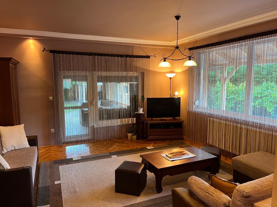 Pauzo Platán Apartment in Hungary