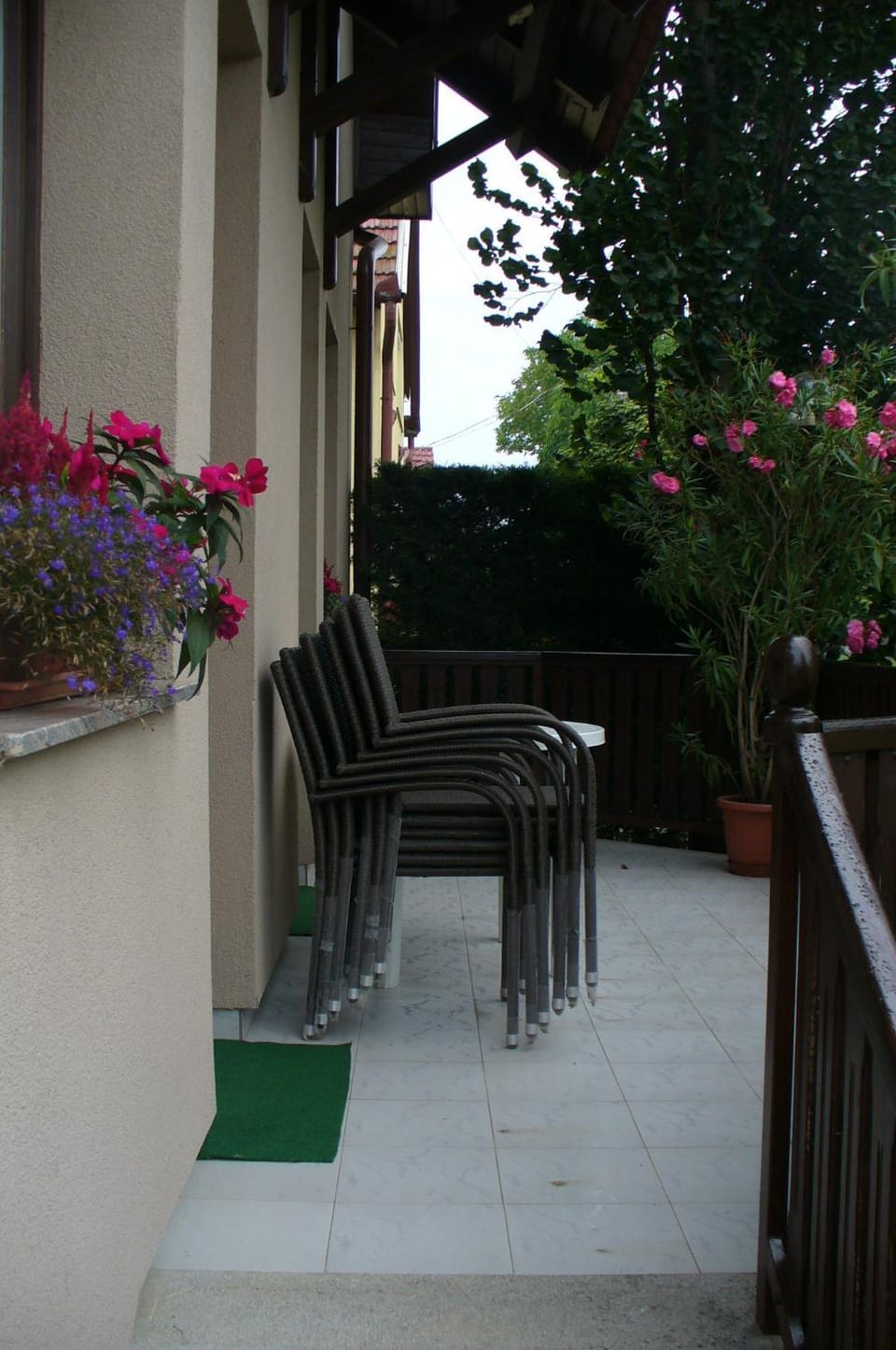 Patio, Facade/entrance