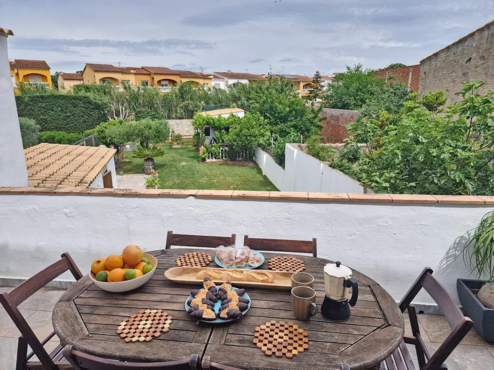 newly renovated Large villa with garden House in Alt Empordà