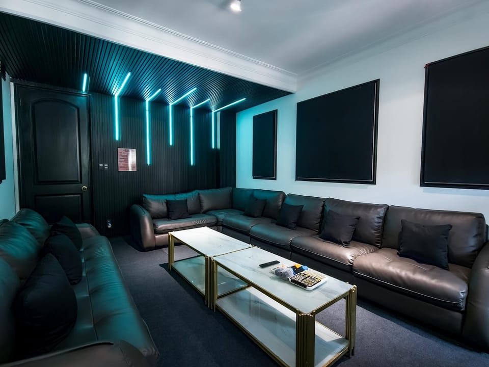 Karaoke, TV and multimedia, Seating area