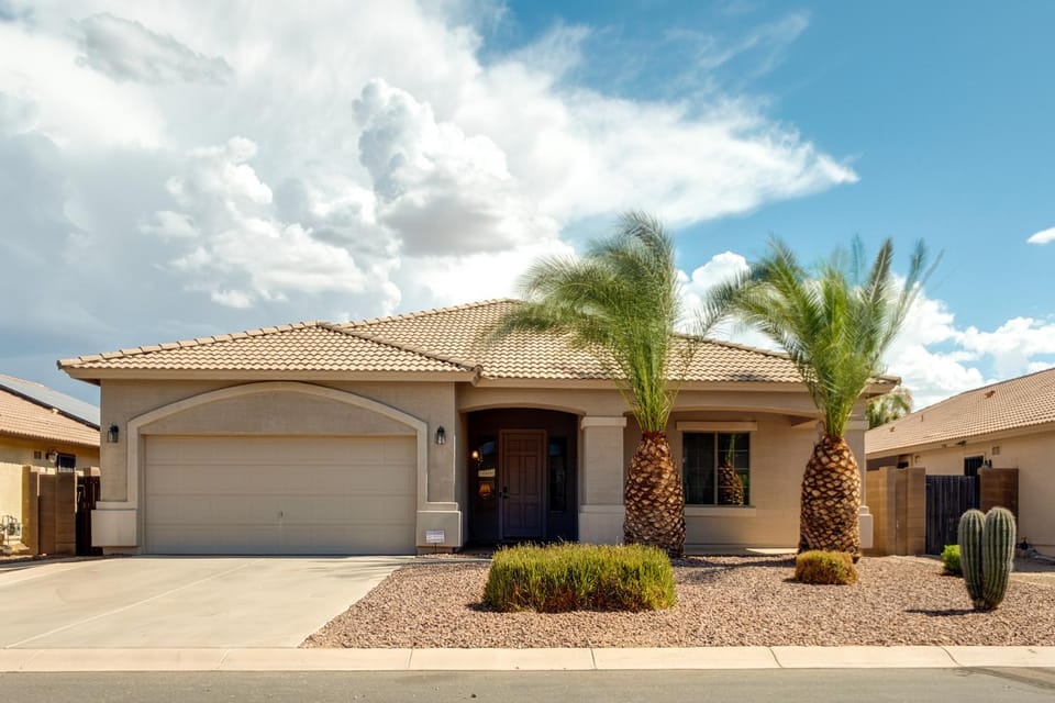 Golf, Gamble, Relax Poolside! Maricopa Desert Home House in Maricopa