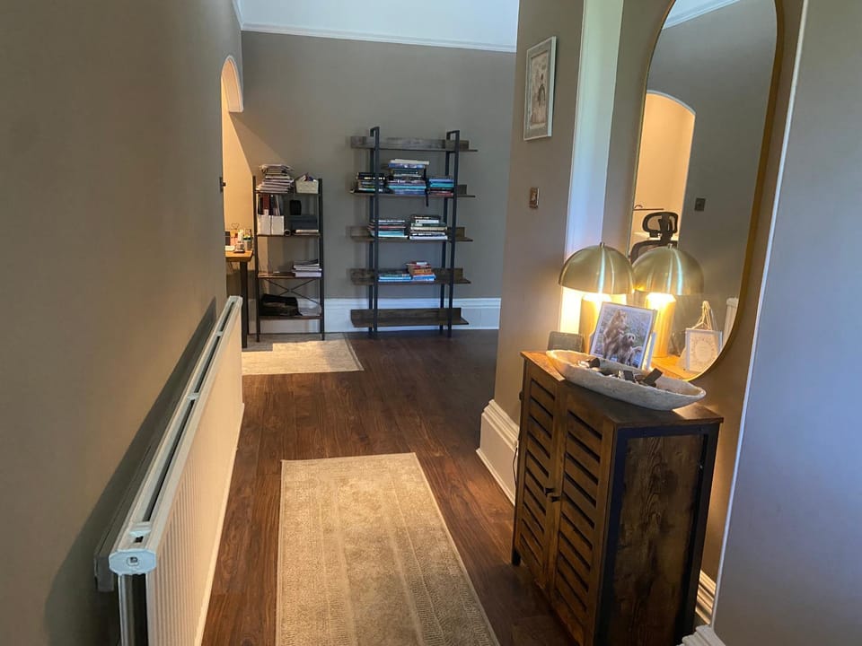 WALKING DISTANCE tO GOLF VICTORIAN APARTMENT Apartment in Southport