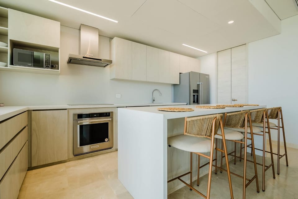 Kitchen or kitchenette, microwave, oven