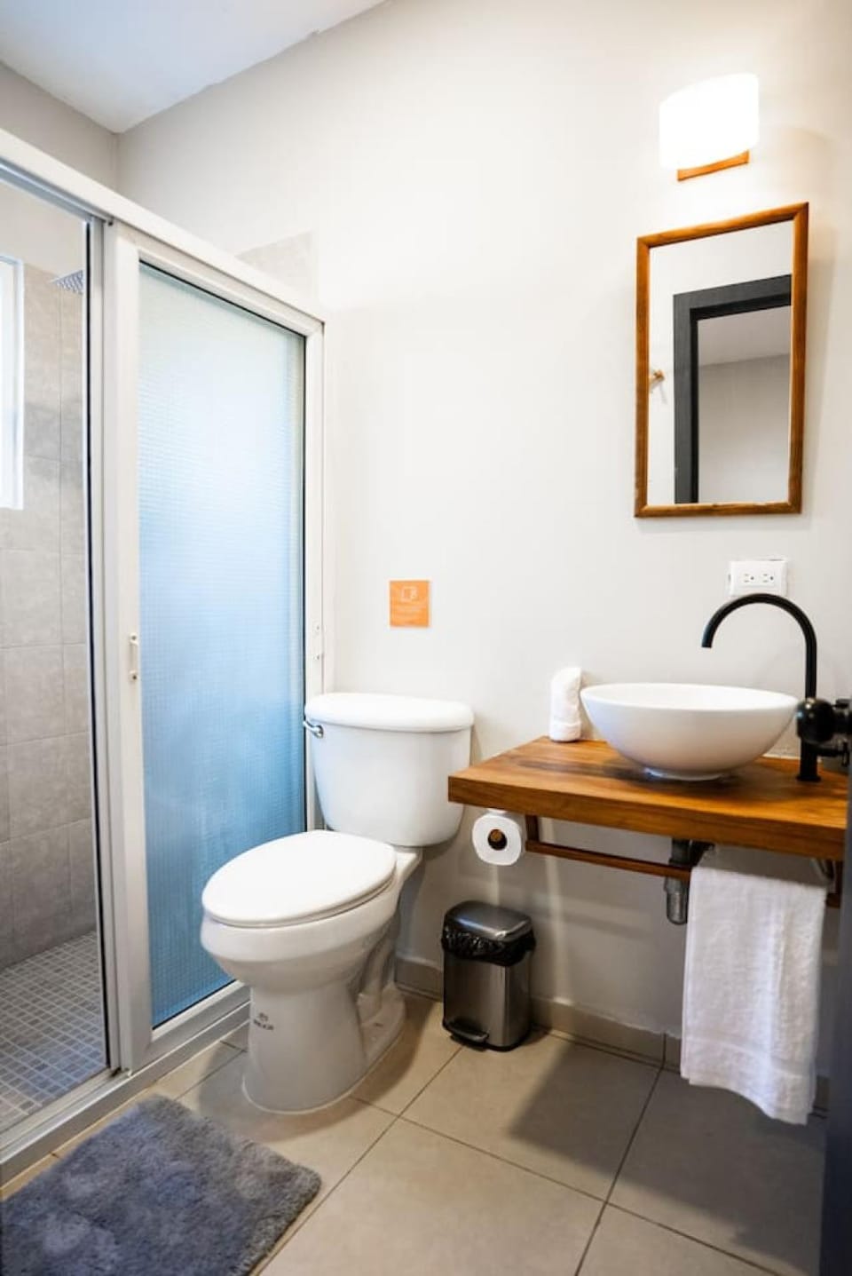 Shower, Toilet, Bathroom, towels