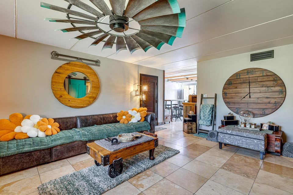Private Hot Tub + Patio: Condo By Camelback Mtn! House in Phoenix