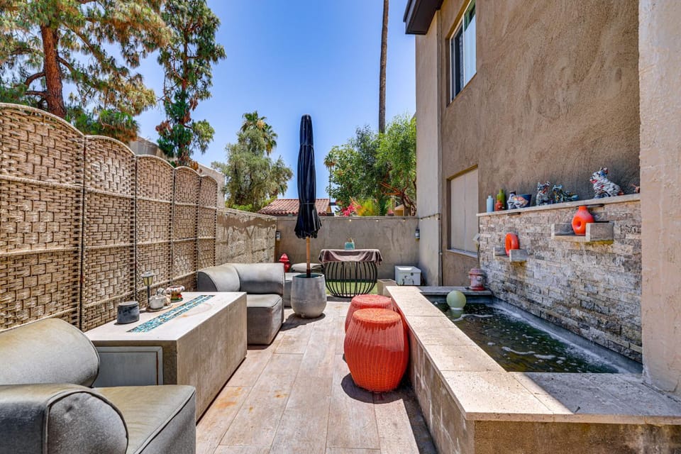 Private Hot Tub + Patio: Condo By Camelback Mtn! House in Phoenix