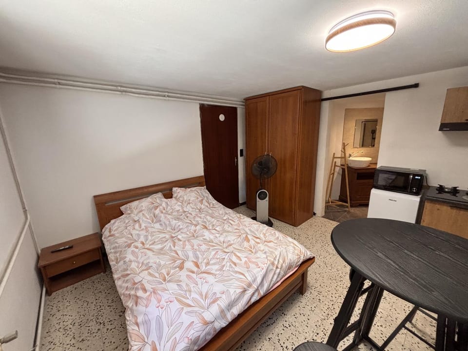 Property building, Kitchen or kitchenette, Living room