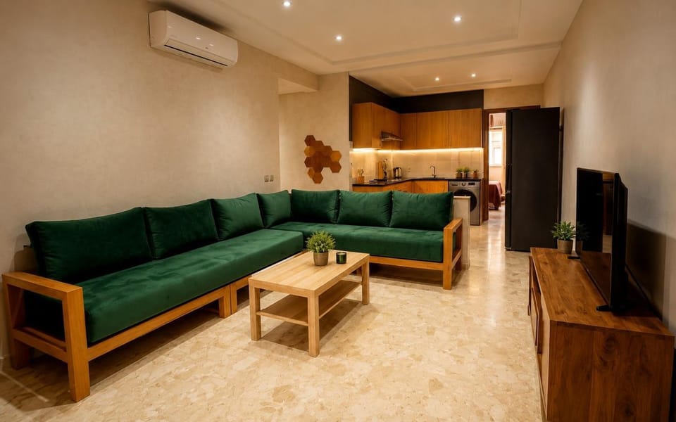 Communal lounge/ TV room, TV and multimedia, Living room, Seating area, air conditioner