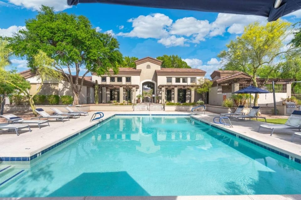 Pool view, Swimming pool, sunbed