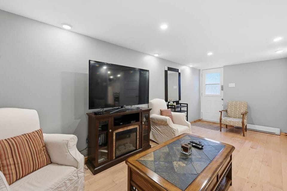 Modern Suite Minutes from Halifax Waterfront Apartment in Dartmouth