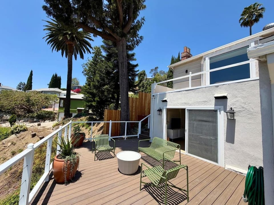 NEW Hollywood Hills Retreat with Private Deck House in Hollywood Hills