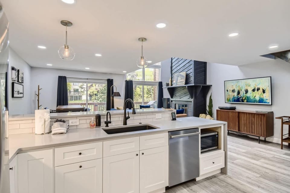 Kitchen or kitchenette, kitchen