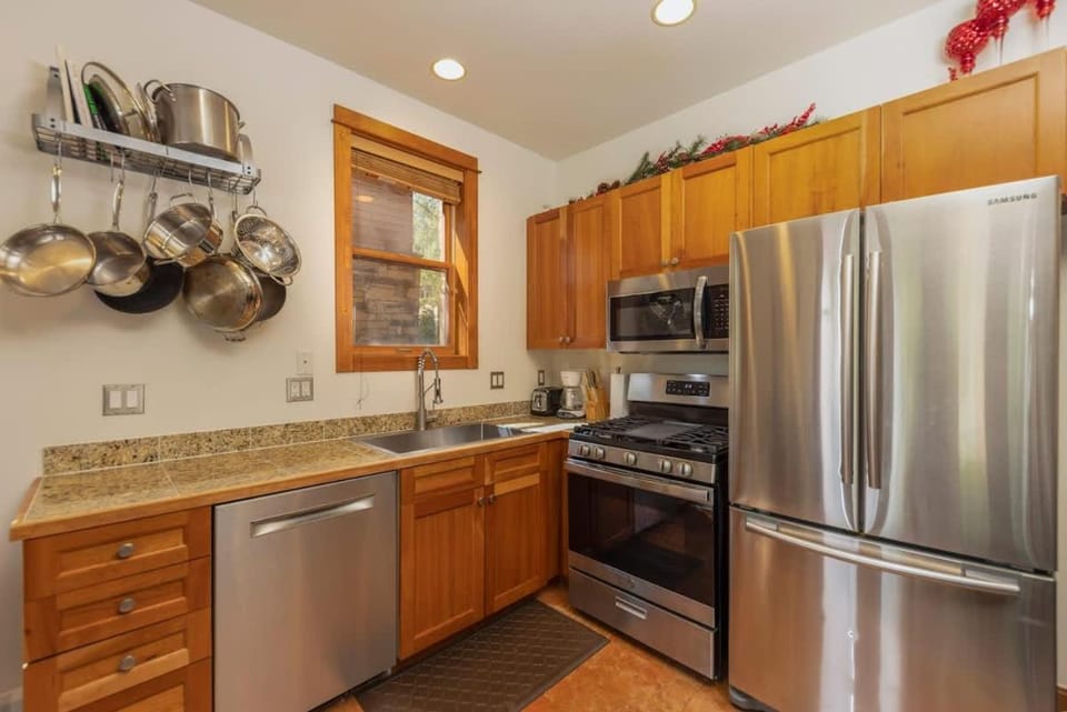 Kitchen or kitchenette, kitchen