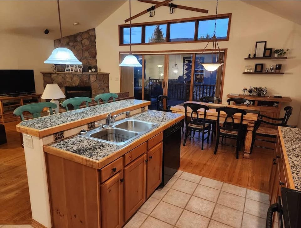 Kitchen or kitchenette, kitchen