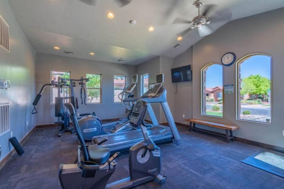 Desert Gem Red Rock Views with Private Hot Tub House in Santa Clara