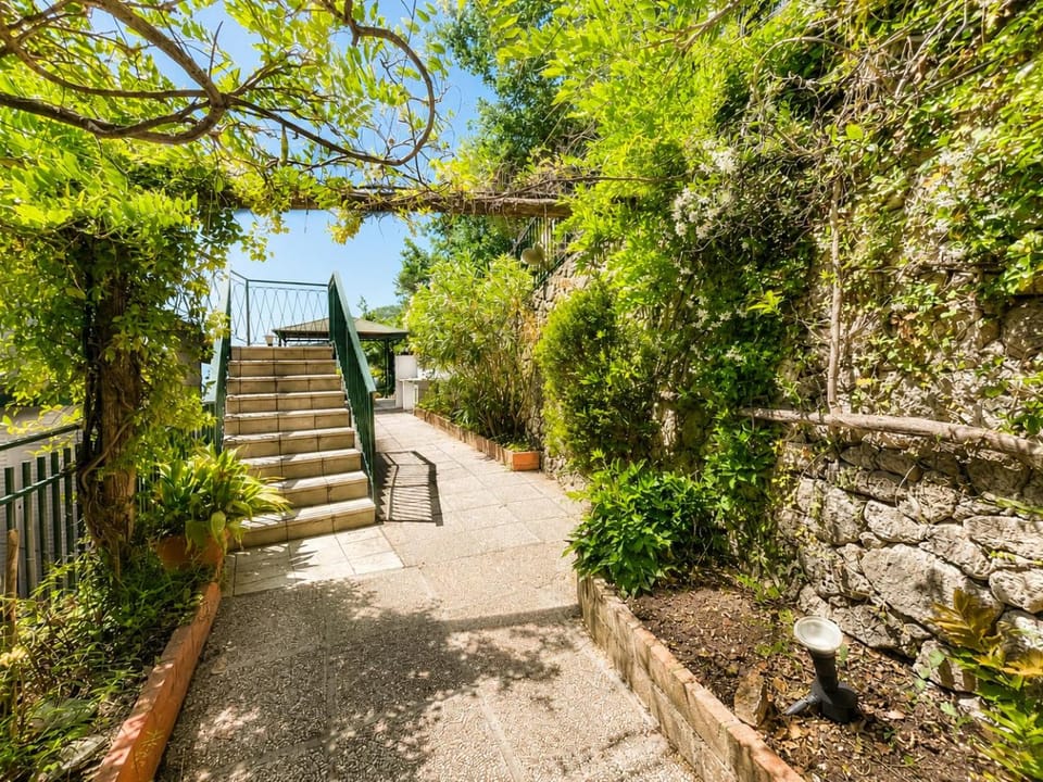 Hostdomus - La Terrazza sul Mare Apartment in Finale Ligure