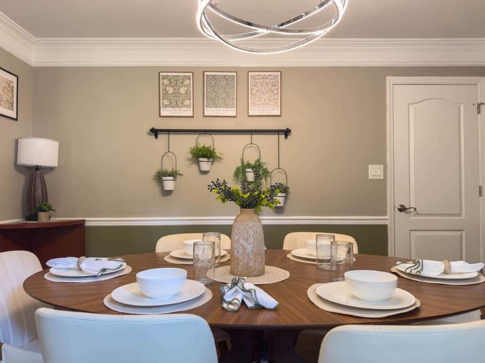 Serenity WR Deluxe Escape Indoor Pool House in Warner Robins