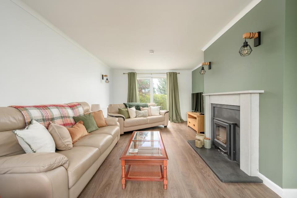 Communal lounge/ TV room, Living room