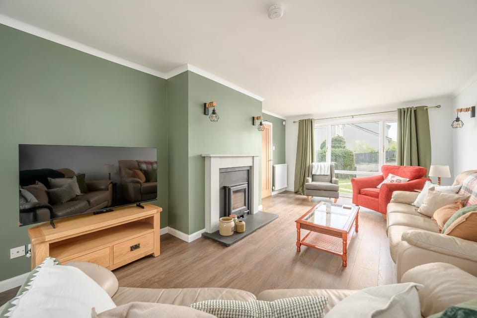 Communal lounge/ TV room, Living room