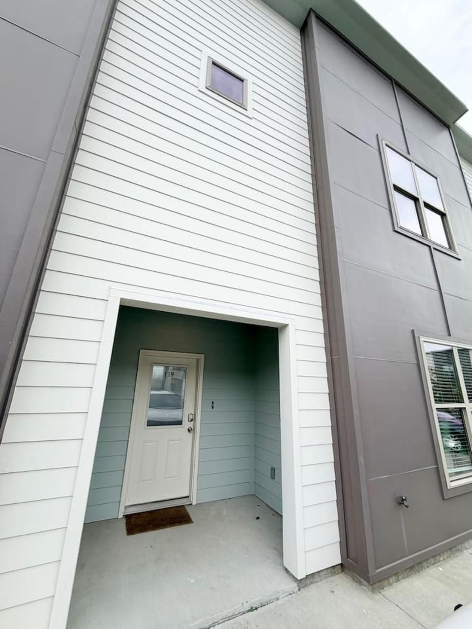 Property building, Facade/entrance, Day