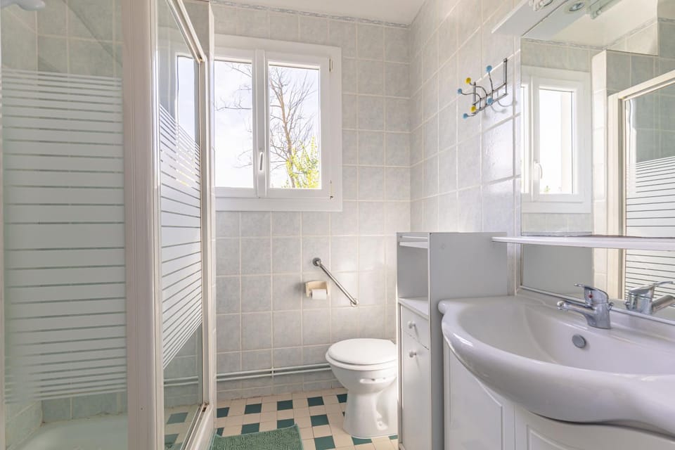Bathroom, Living room
