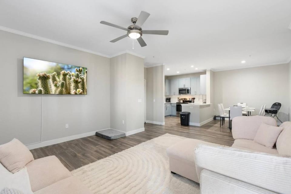 Casual Comfort Elegance Apartment in Scottsdale