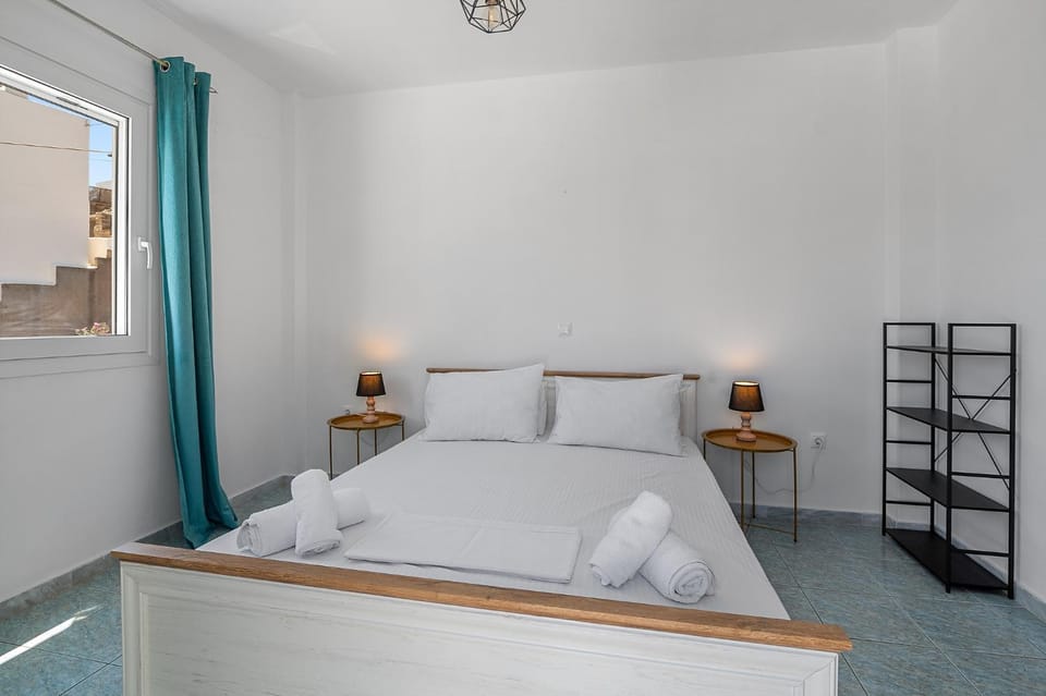 Seafront maisonettes by TinosStay House in Decentralized Administration of the Aegean