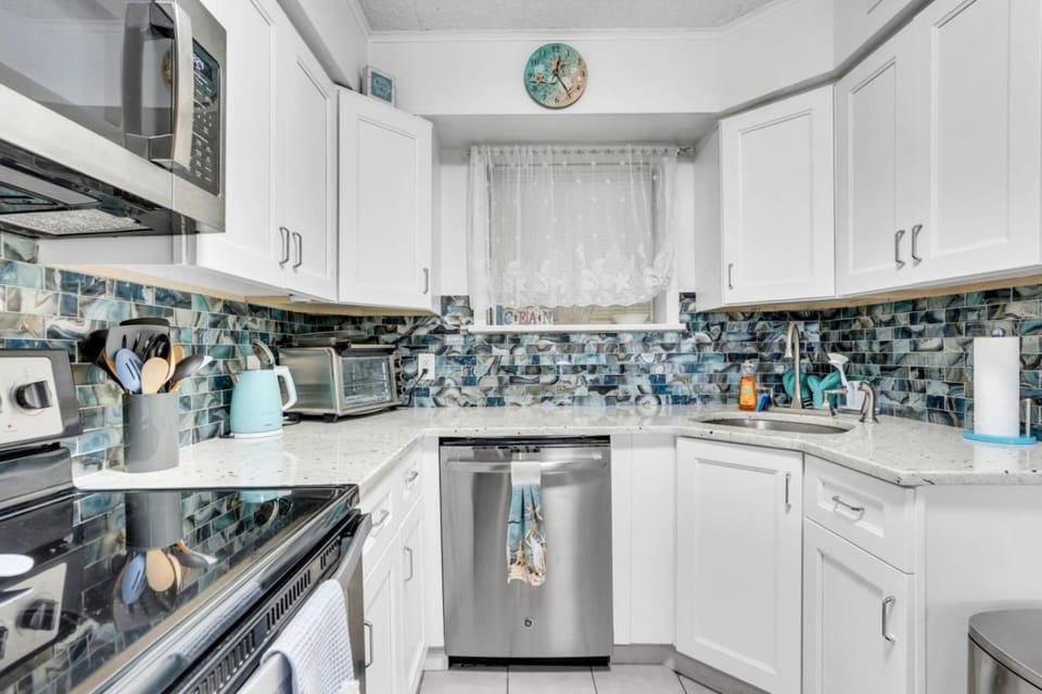 2BR with Ocean Views Washer-Dryer, Free Parking House in Seaside Heights