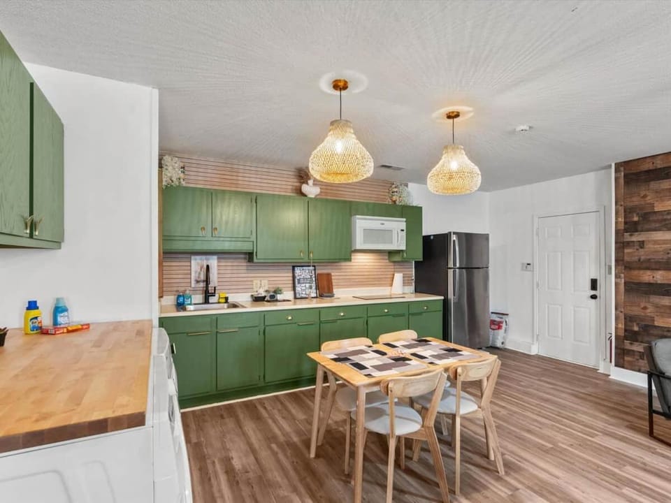 Casa Oasis Dual living Plus Modern Suite Apartment in Decatur
