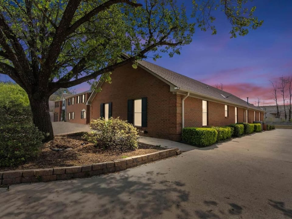 Casa Oasis Dual living Plus Modern Suite Apartment in Decatur