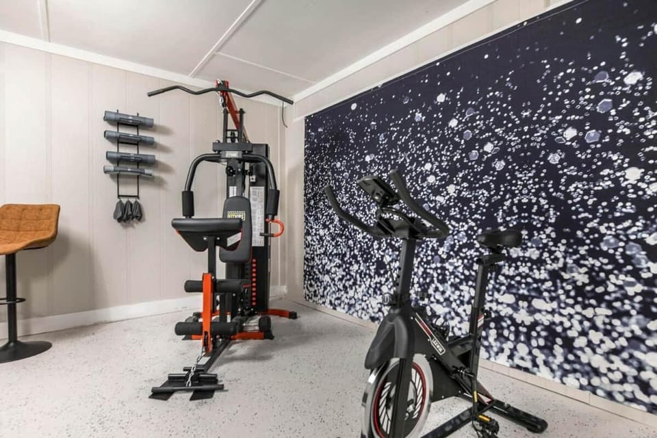Charming Corp Stay Fast Wifi GYM Game Pet House in Warner Robins