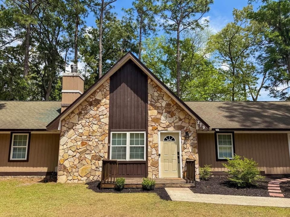 CasaOasis Golf Course Executive Stay Game Room House in Hinesville