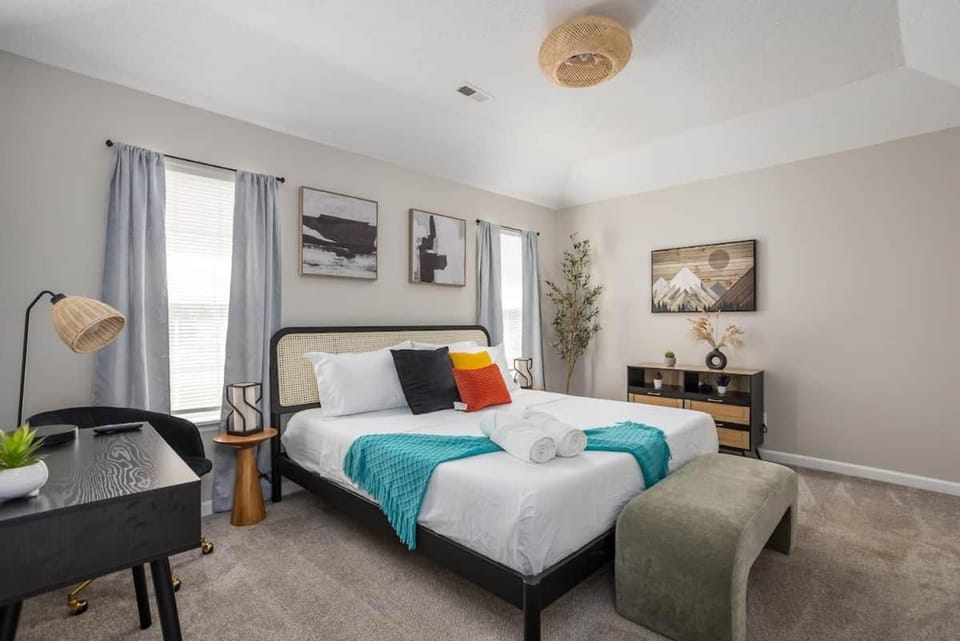 Casa Oasis Modern Comfort Retreat Game Gym House in Madison