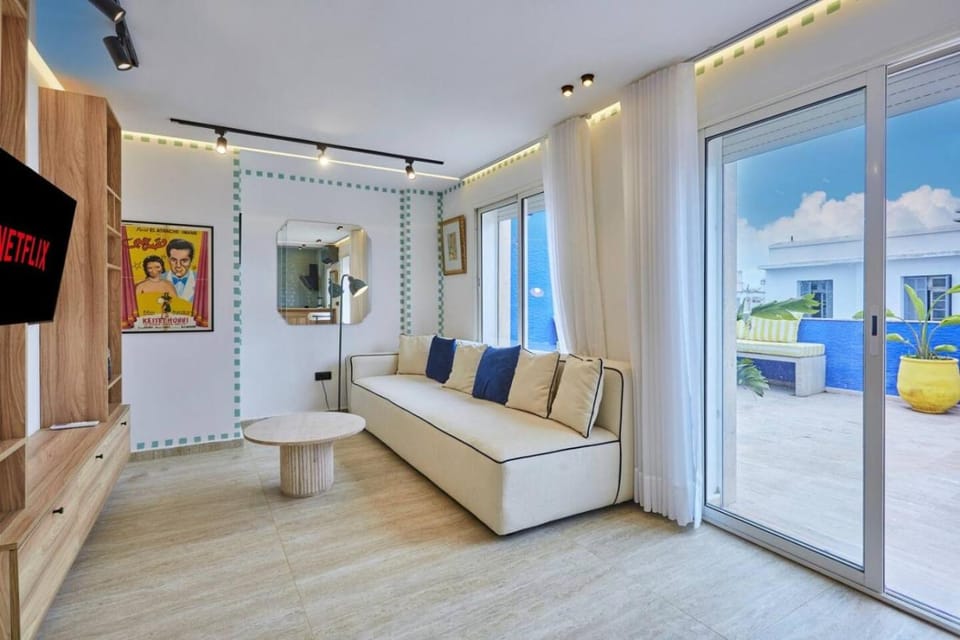 Communal lounge/ TV room, TV and multimedia, Living room, Seating area, Evening entertainment