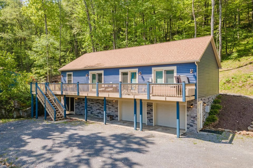 Marsh Mellow Chalet by Railey Vacations House in McHenry