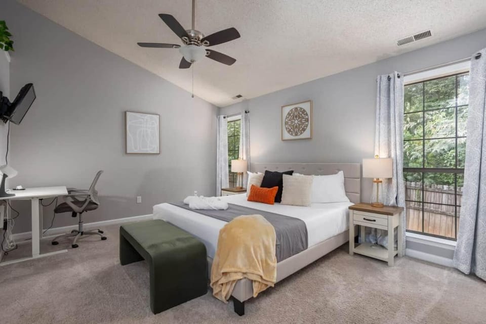 Modern Arcadia Escape At Madison Pet Friendly House in Madison