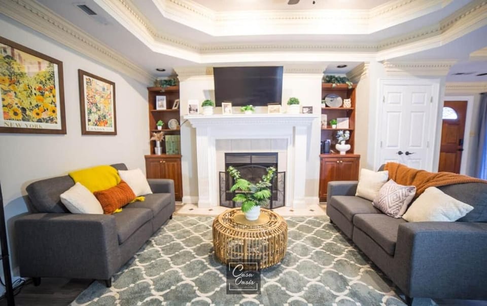 Spacious 3BR 3BA 5 bds Decatur Townhouse House in Decatur
