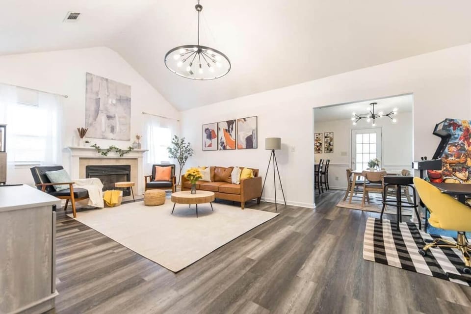 The Lofthouse 4 bds Private Fence Pet Friendly House in Warner Robins