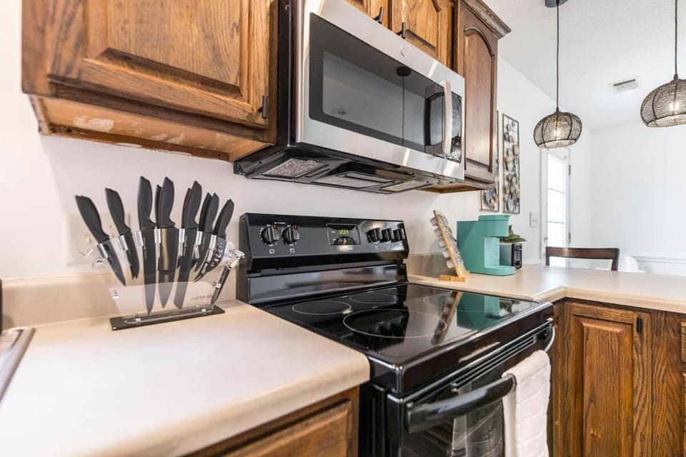 The Lofthouse 4 bds Private Fence Pet Friendly House in Warner Robins