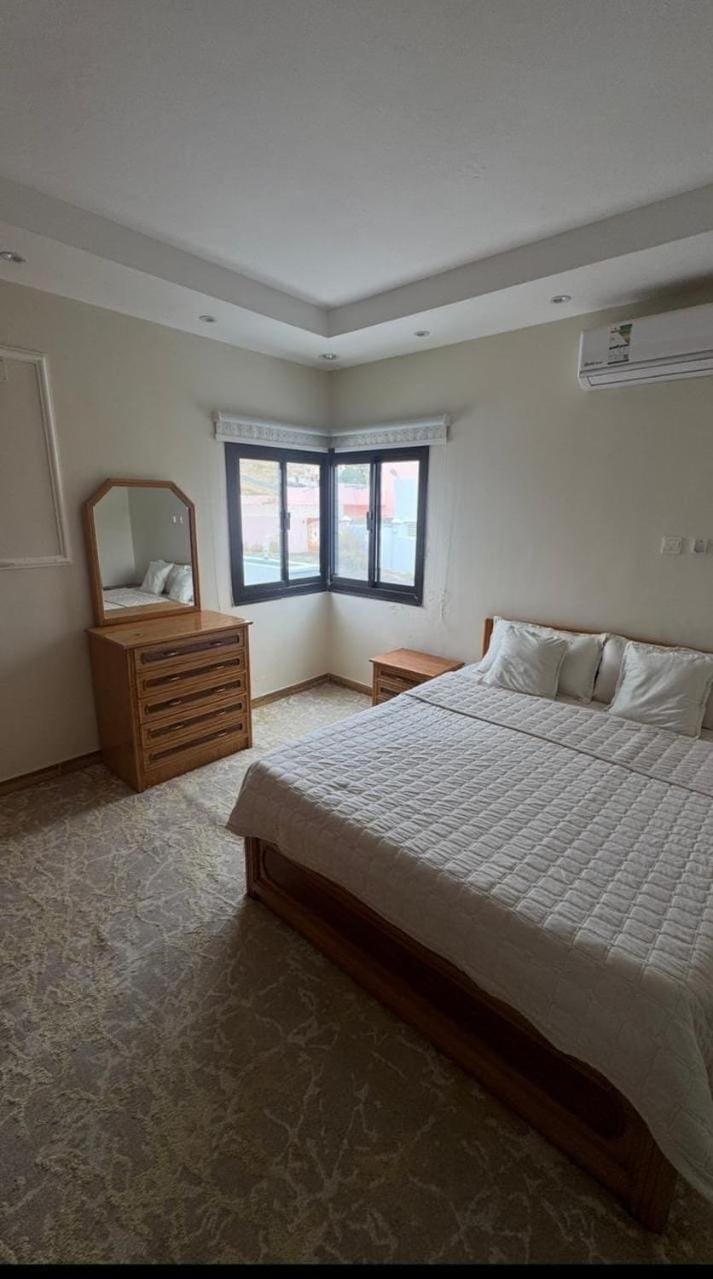 Bed, Photo of the whole room, Bedroom, air conditioner