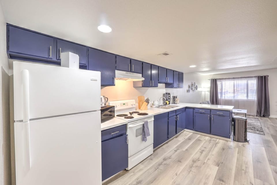 Radiant Vegas Retreat! Sleeps 6! House in Las Vegas