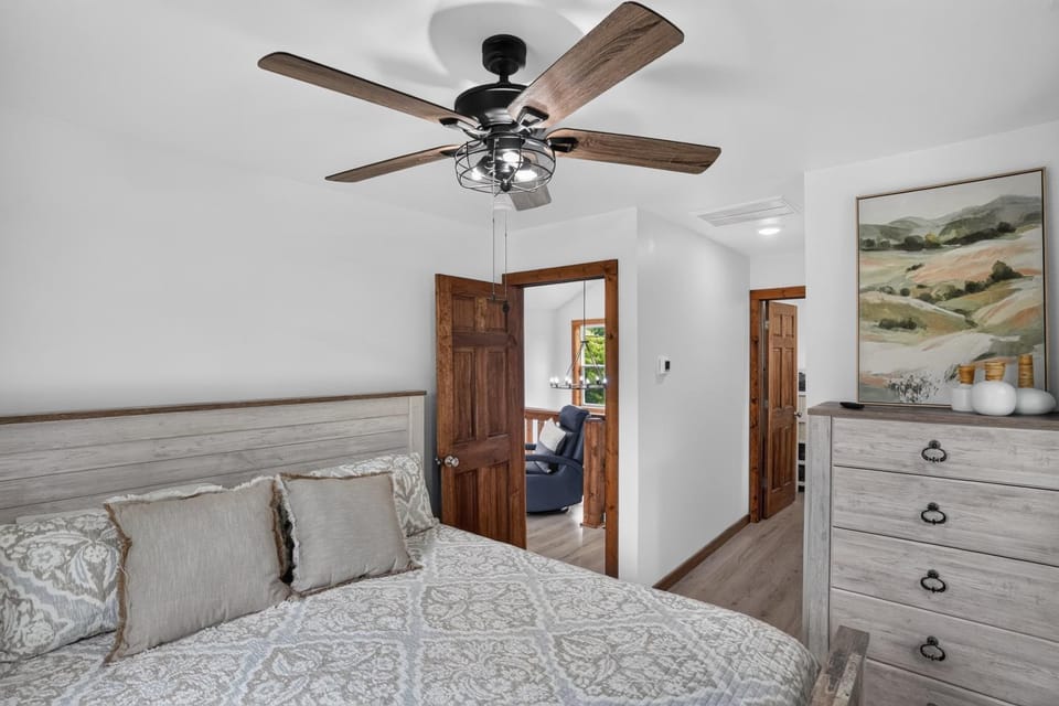 Mountain Views • Basecamp • West Jefferson home House in West Jefferson