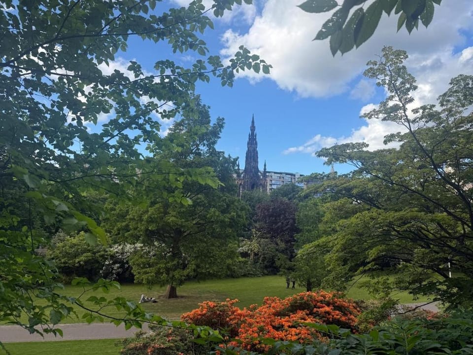 Holyrood Gem, Walk to Royal Mile, Palace, Old Town Apartment in Edinburgh