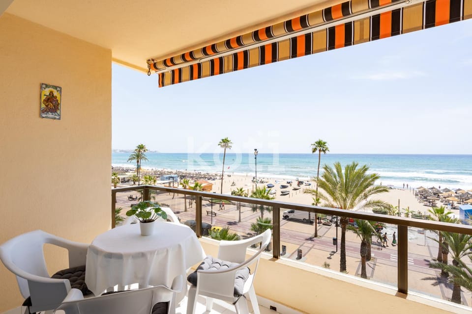 Day, View (from property/room), Balcony/Terrace, Seating area, Beach