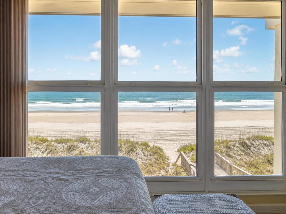 Bed, Sea view