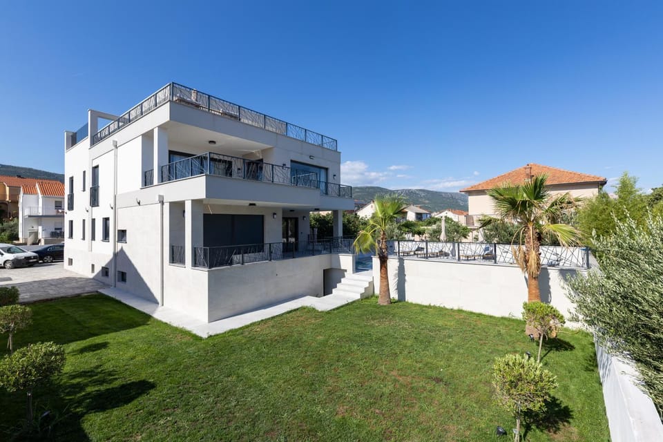 Property building, Garden