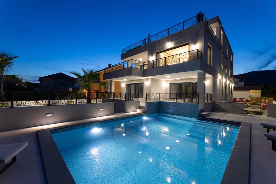Property building, Swimming pool