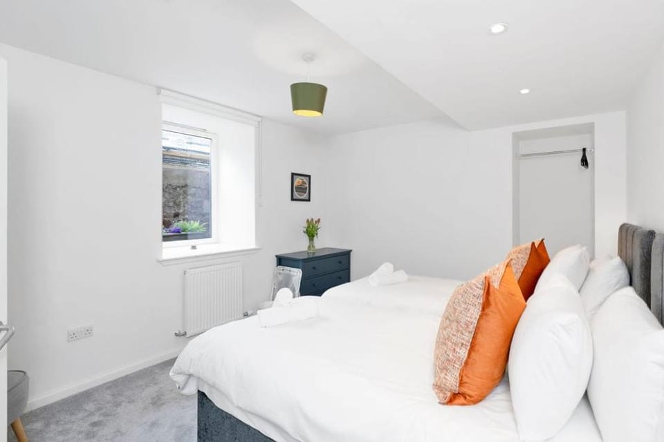 GuestReady - Elegant 2bed Haven with Private Patio Bed and Breakfast in Edinburgh